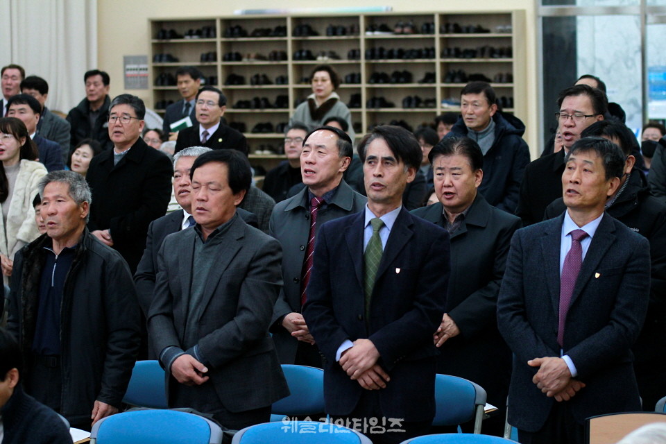 ▲동부연회, 정책 토론회-삼천 로뎀힐링타운 개회예배 모습