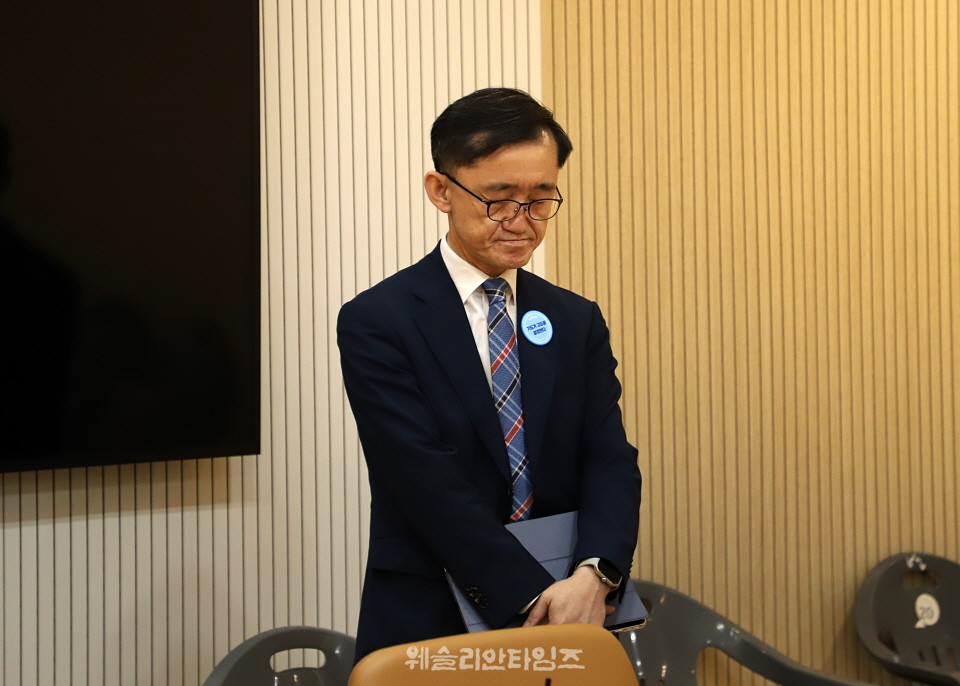▲2025 기도컨퍼런스 기도하는 이진현 부목사