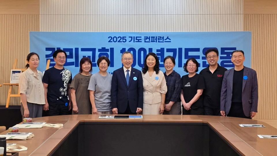 ▲2025 기도컨퍼런스, 일본 치바 영광교회 김성섭 담임목사와 성도들이 컨퍼런스에 참석하면서 기념사진(사진제공 한빛교회 이진현 목사)