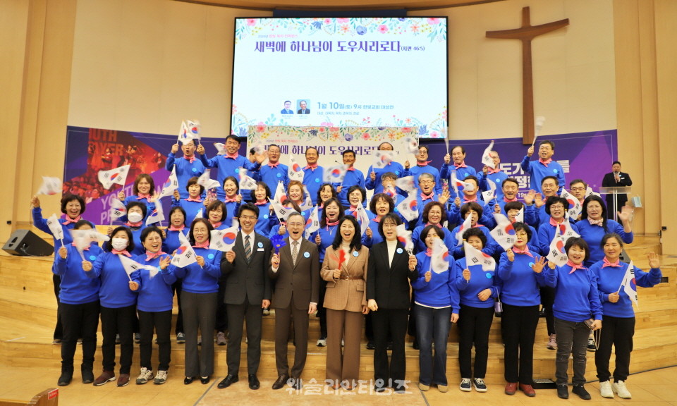 ▲대전한빛교회 ‘2026 목자 컨퍼런스’ 입장식 마치고 교구별 기념사진