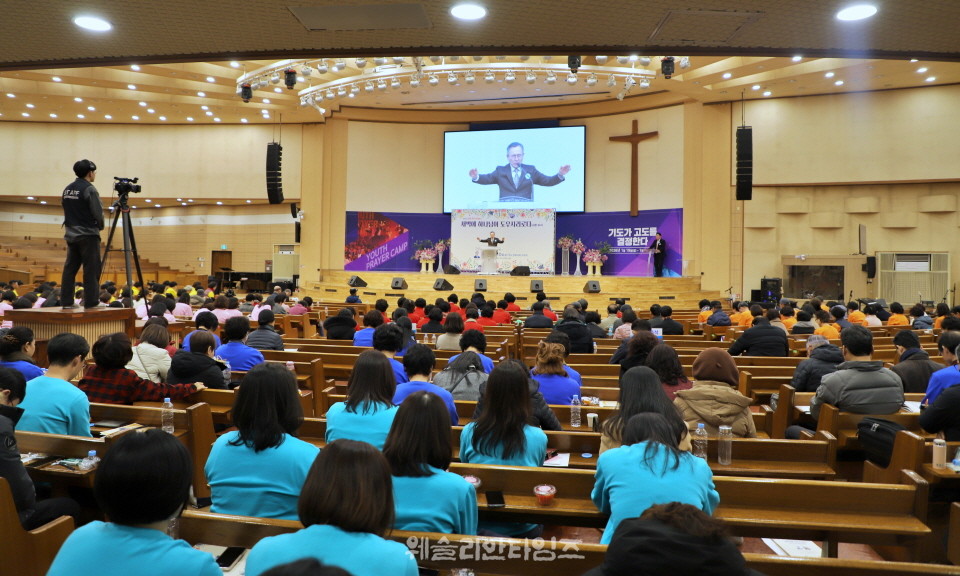 ▲대전한빛교회 ‘2026 목자 컨퍼런스’ 마치면서 기도하는 한빛교회 목자들 모습