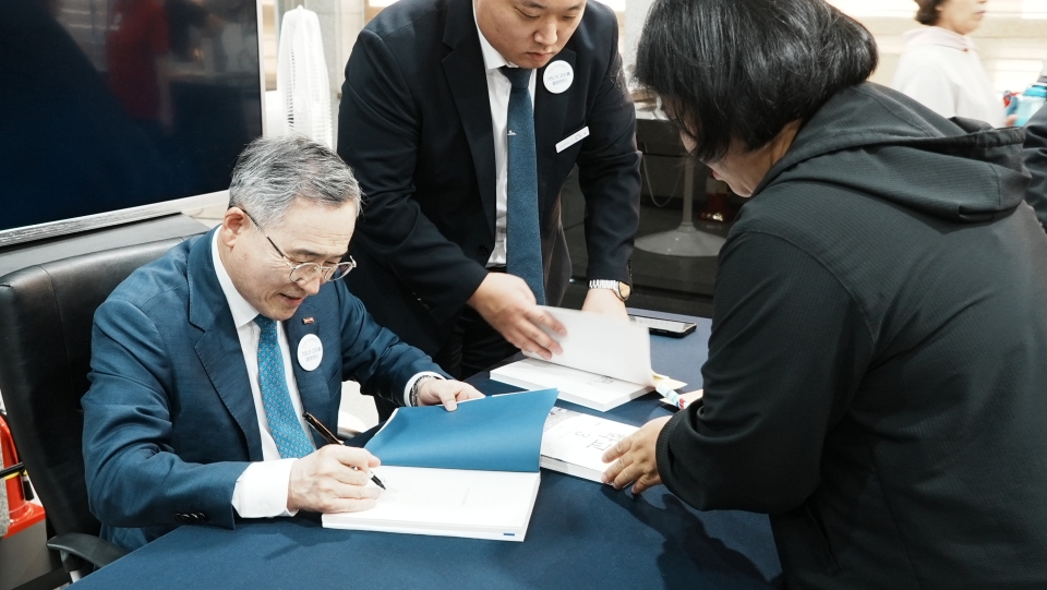 ▲대전 한빛교회, '2026 기도 컨퍼런스' 기도학교 3 - 사인회