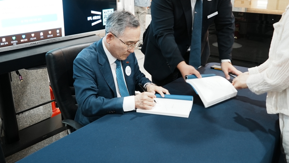 ▲대전 한빛교회, '2026 기도 컨퍼런스' 기도학교 3 - 사인회
