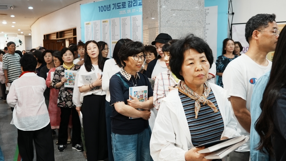 ▲대전 한빛교회, '2026 기도 컨퍼런스' 기도학교 3 - 사인회