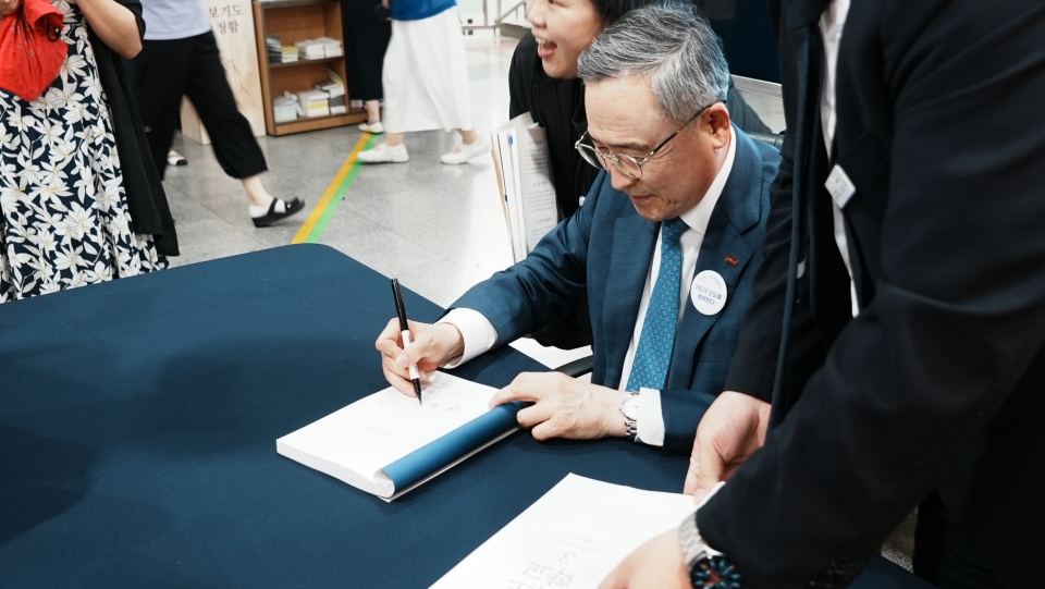 ▲대전 한빛교회, '2026 기도 컨퍼런스' 기도학교 3 - 사인회