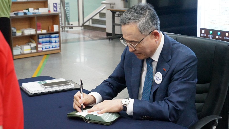 ▲대전 한빛교회, '2026 기도 컨퍼런스' 기도학교 3 - 사인회