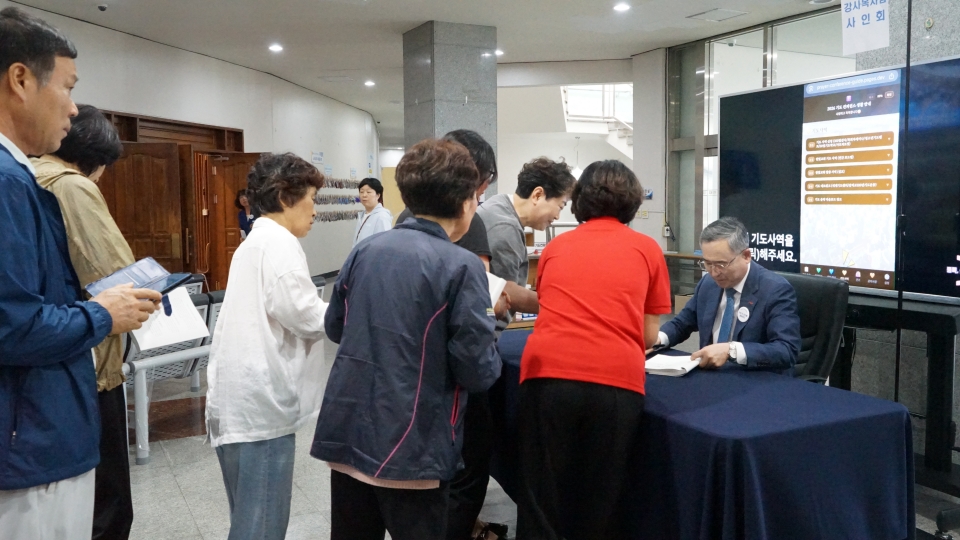 ▲대전 한빛교회, '2026 기도 컨퍼런스' 기도학교 3 - 사인회