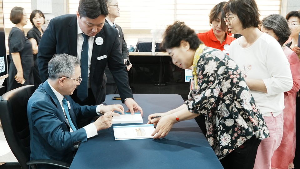 ▲대전 한빛교회, '2026 기도 컨퍼런스'  사인회